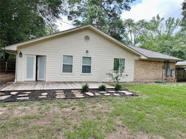 Building Photo - 239 Ridgewood Dr
