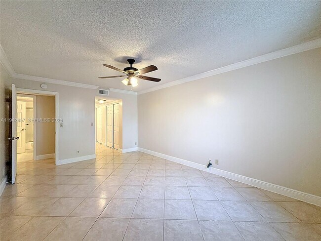 Building Photo - 9877 Westview Dr