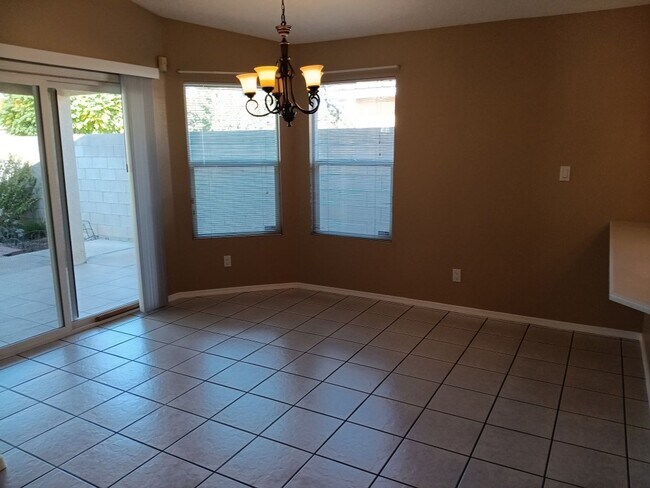 Building Photo - 3 Bedroom, 2 Bathroom Home! Schedule a Showing!