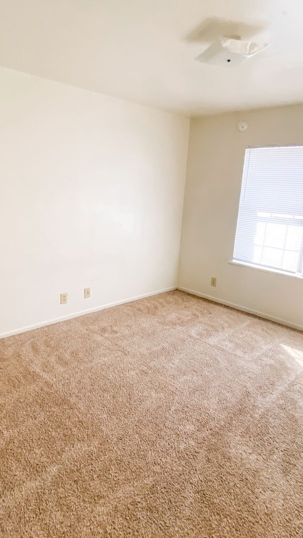 Building Photo - Small Town Living-Just A Short Drive From ...