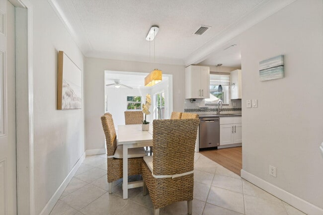 Building Photo - 2691 NE 18th St