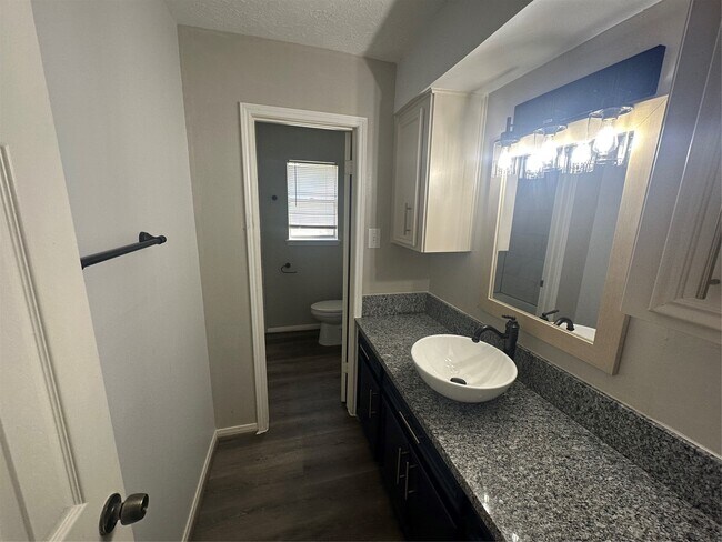 Building Photo - 29031 Elmwood Dr