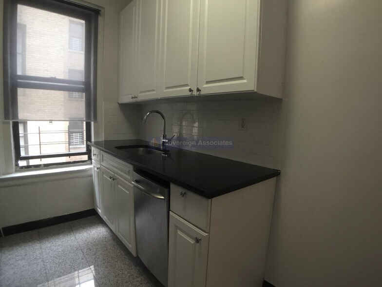 Building Photo - 664 W 163rd St