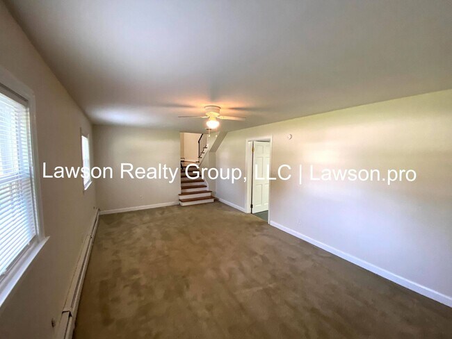 Building Photo - Updated Split Level Home in Salem