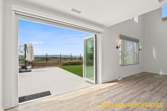 Building Photo - 136 Falcon Rdg