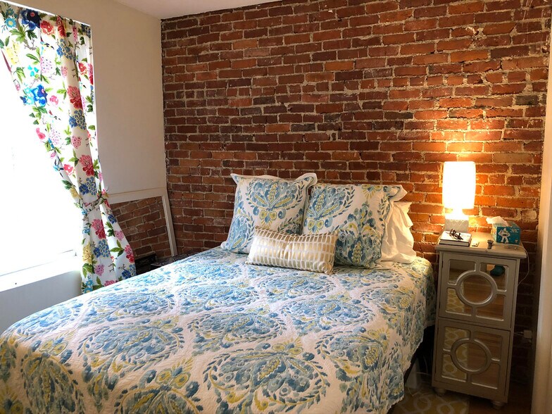 Building Photo - 90 Saint Botolph St