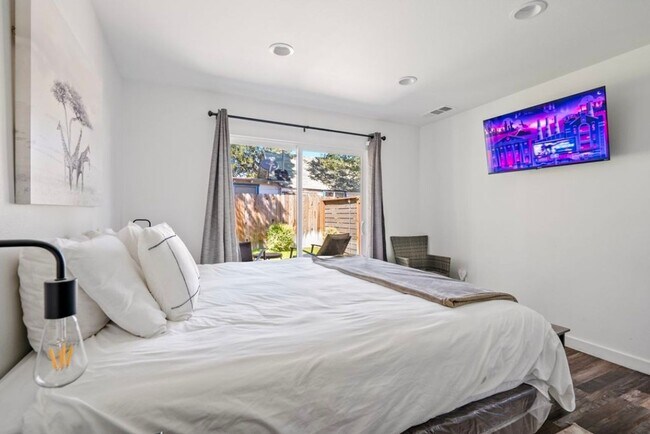 Building Photo - 2 bedroom 1 bath