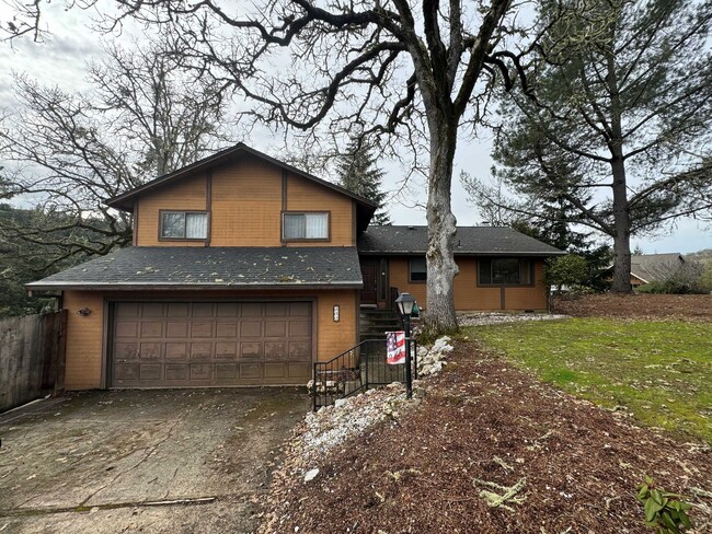 Primary Photo - North Roseburg 3 Bedroom 2 Bath with Garage