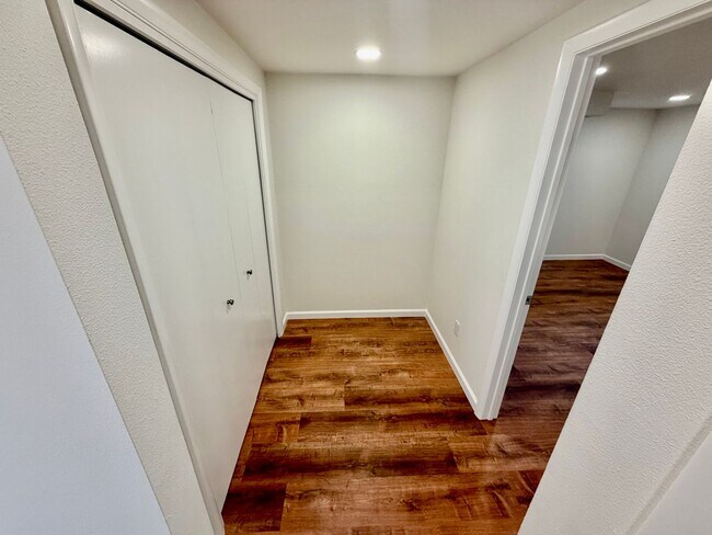 Building Photo - Spacious, Remodeled 5bd/3bath Cherry Park Home with Large Fenced Garden and Finished Basement
