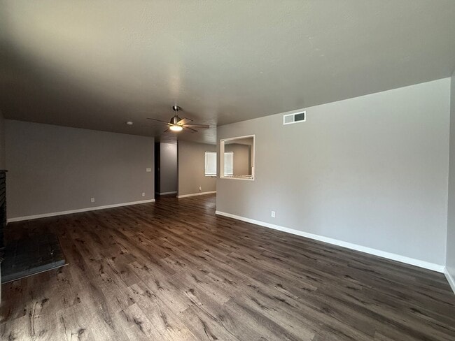 Building Photo - 3 bedroom, 2 bathroom home located in Fres...