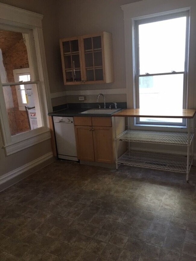 Building Photo - Coming Soon! Downtown Boise-Located close to everything!!