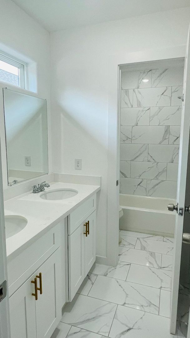 Building Photo - ? Brand-New Unit – 3 Bedrooms, 2.5 Bathroo...