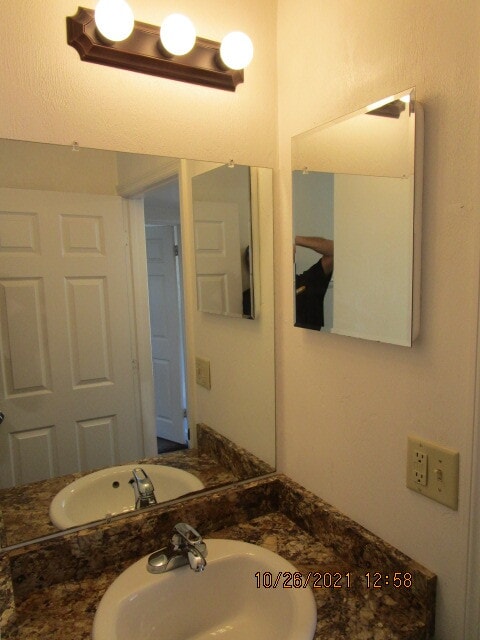 Building Photo - 946 Lewis Dr