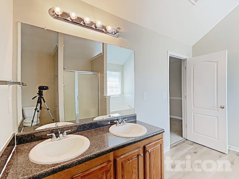 Building Photo - 1645 Gallup Dr