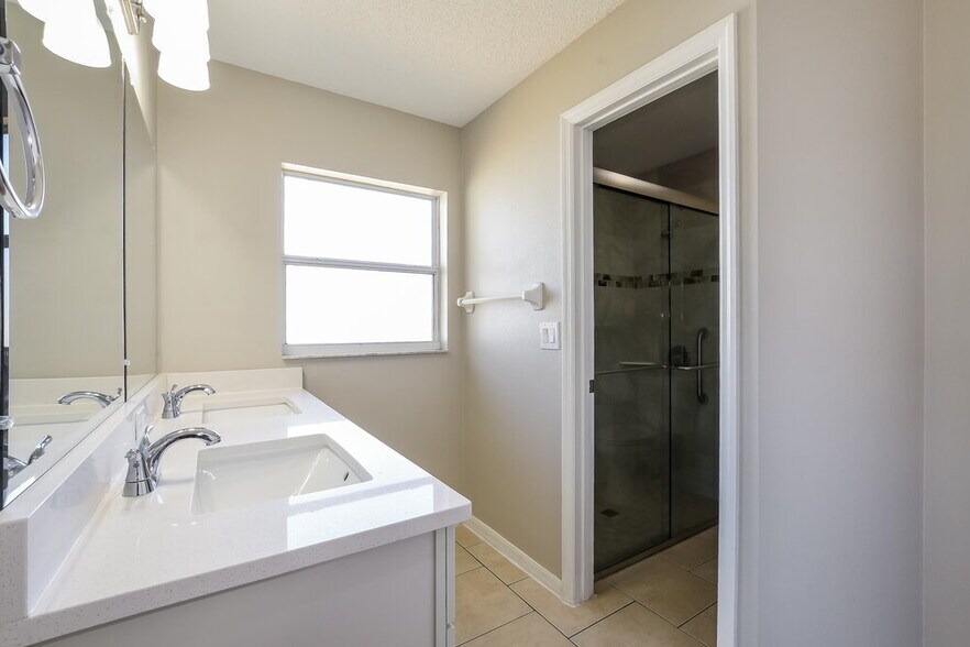 Building Photo - 11752 Foxglove Dr