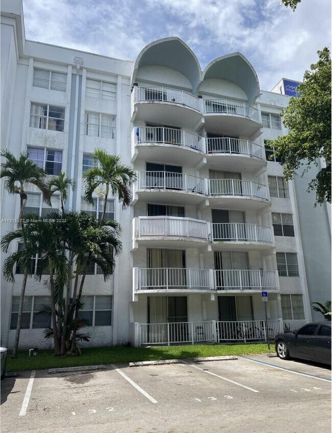 Building Photo - 484 NW 165th St