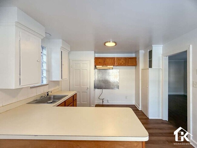 Building Photo - 13581 Penrod St