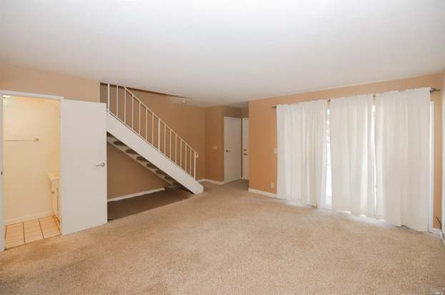 Building Photo - 62 Villa Cir