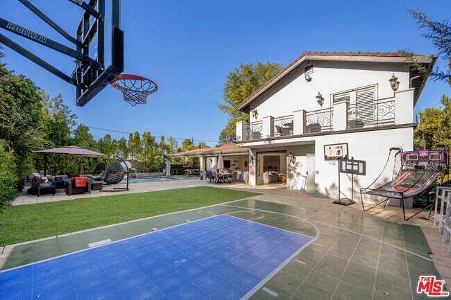 Building Photo - 3677 Eddingham Ave