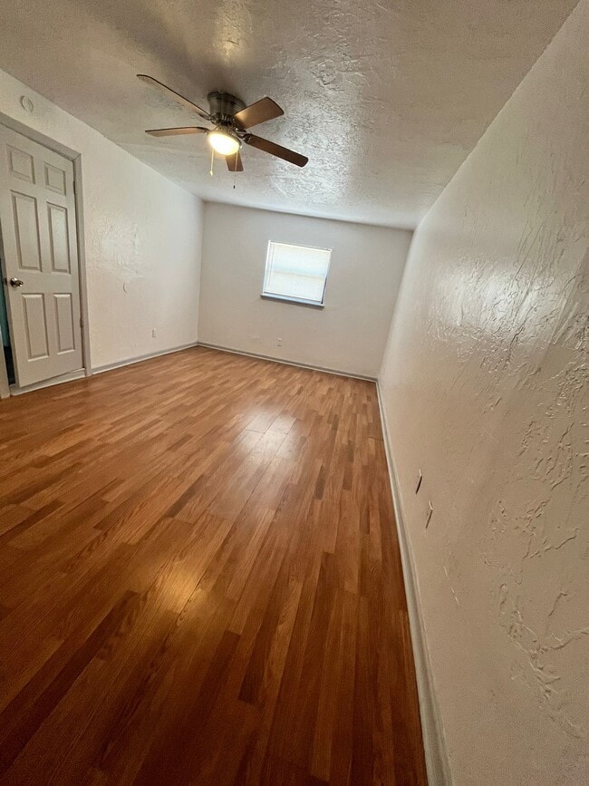 Building Photo - 1413 NW Ozmun Ave