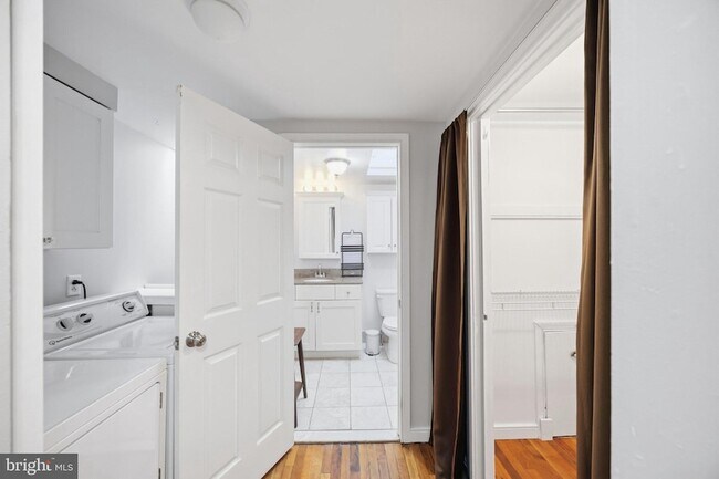 Building Photo - 725 Pemberton Street Unit 10