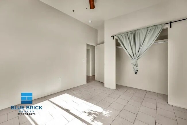 Building Photo - 5869 S Figueroa St