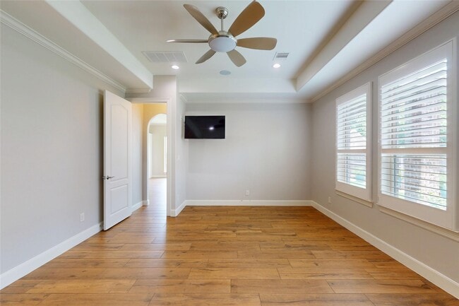 Building Photo - 8870 Van Allen Dr