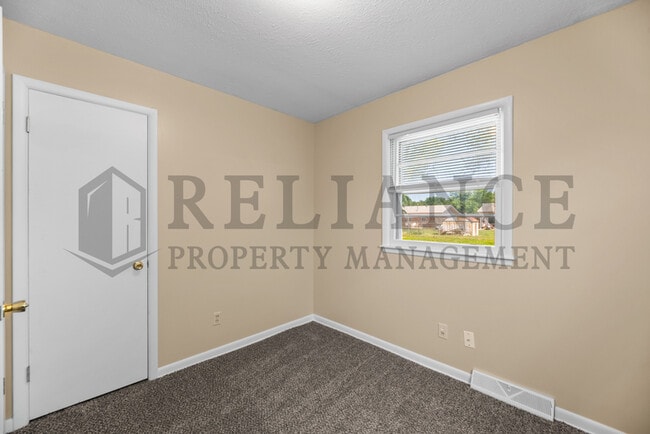 Building Photo - 3052 S Bonn Ave