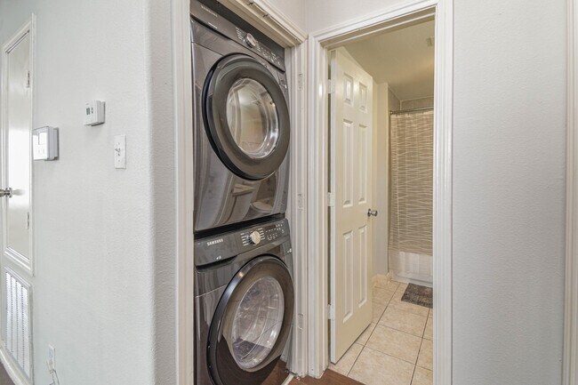 Building Photo - 6289 Wilcrest Dr