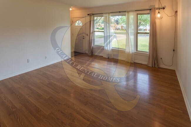 Building Photo - Available Now in Flint Twp.!!