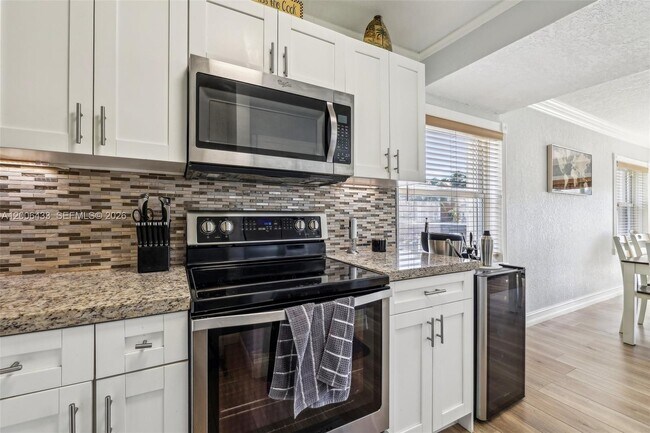 Building Photo - 3862 NE 171 St