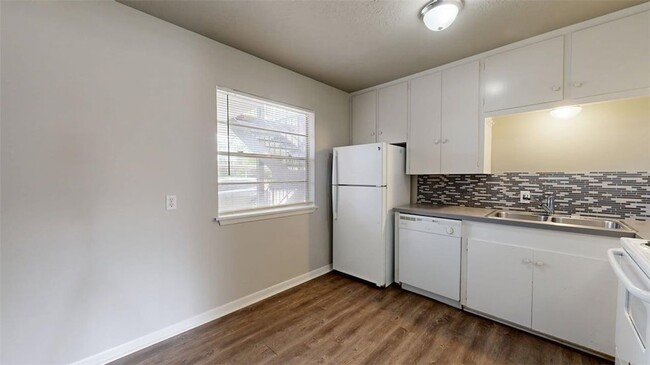 Building Photo - 3800 E 29th St