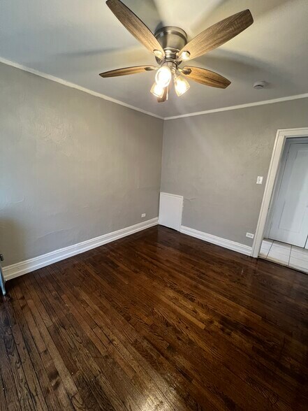 Building Photo - 9453 S Loomis St