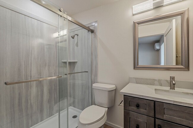 Building Photo - 1625 E 8th St