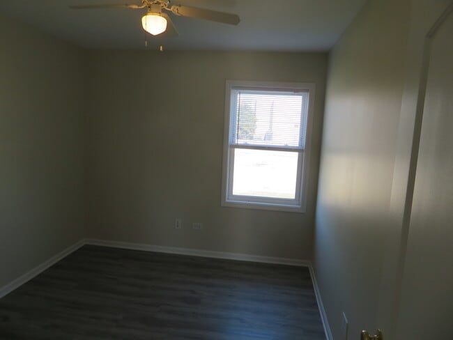 Building Photo - 118 N 12th Ave