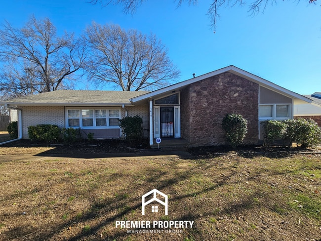 Building Photo - Large 4 Bedroom Home for Rent in Memphis | Hardwood Floors, Fireplace & Fenced Yard