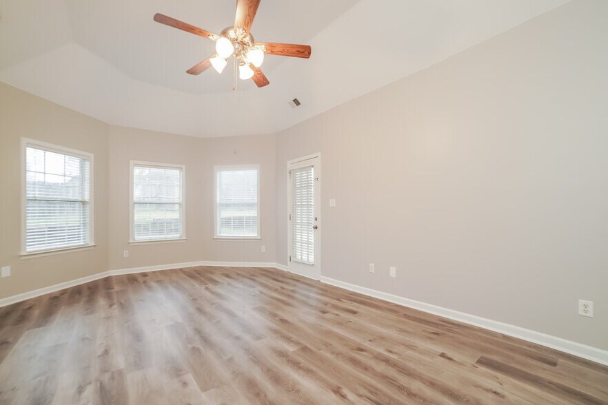 Building Photo - 4349 Genevieve Dr