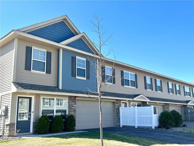 Building Photo - Spacious 3BR Townhome with Loft & Attached 2-Car Garage - Available NOW!