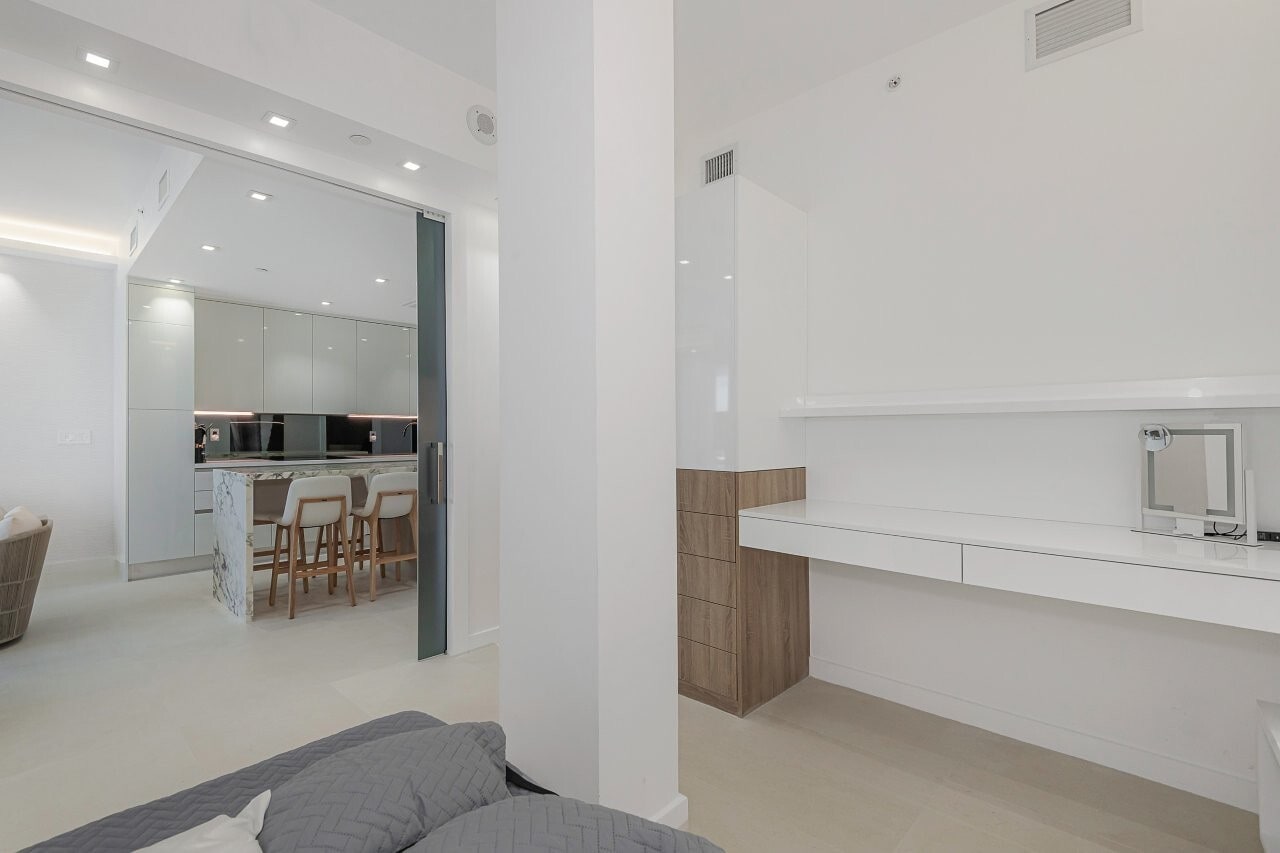 Building Photo - 2301 Collins Ave