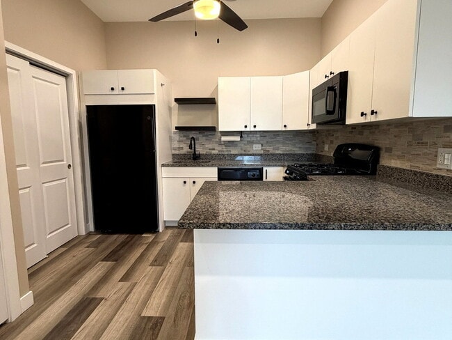 Building Photo - 4809 W 103rd St