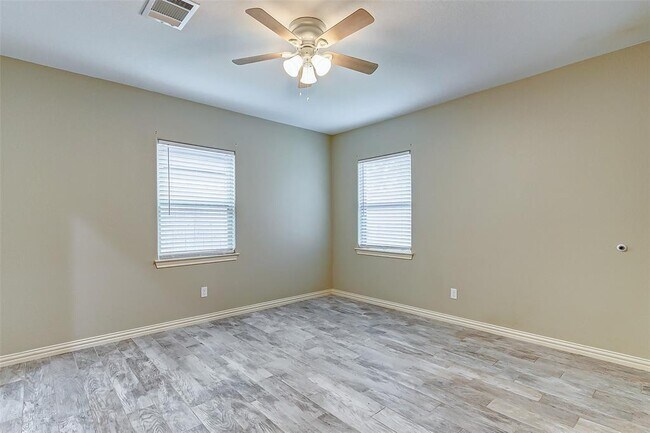 Building Photo - 8020 Bendell Dr