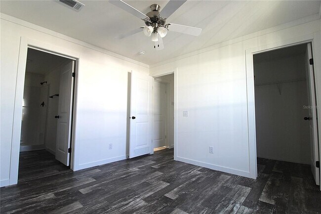 Building Photo - 4117 10th St Ct E