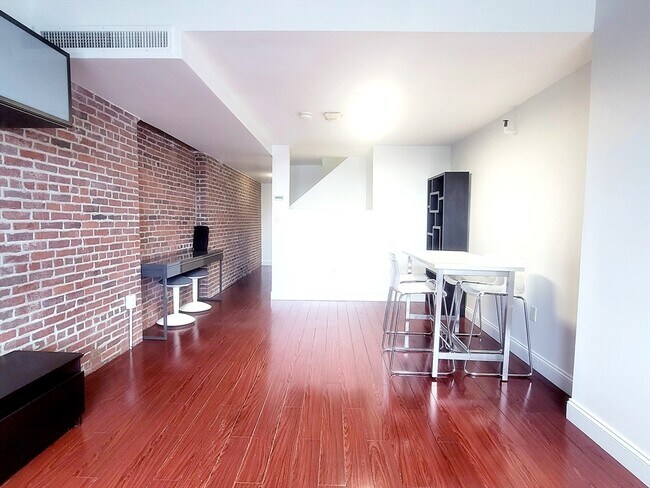 Building Photo - 42 8th St