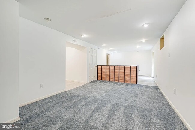 Building Photo - 7 Apple Blossom Ct