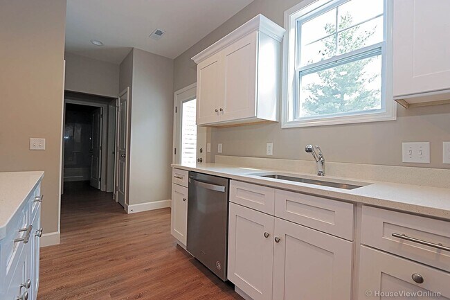 Building Photo - 1735 Dunklin St