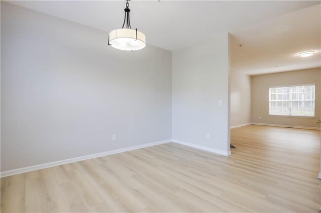 Building Photo - 1200 Charleston Ct