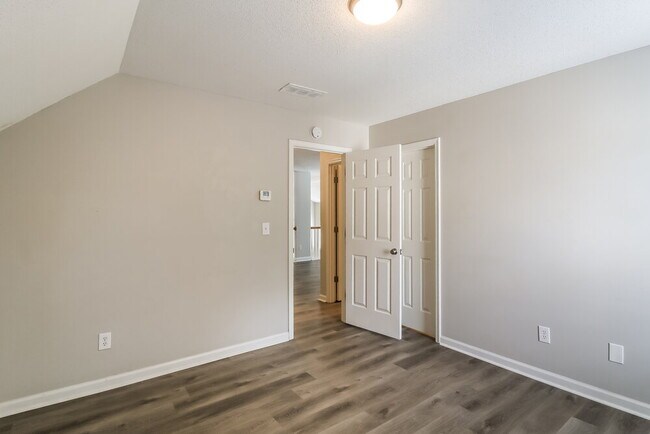 Building Photo - 7601 Hilltop Way