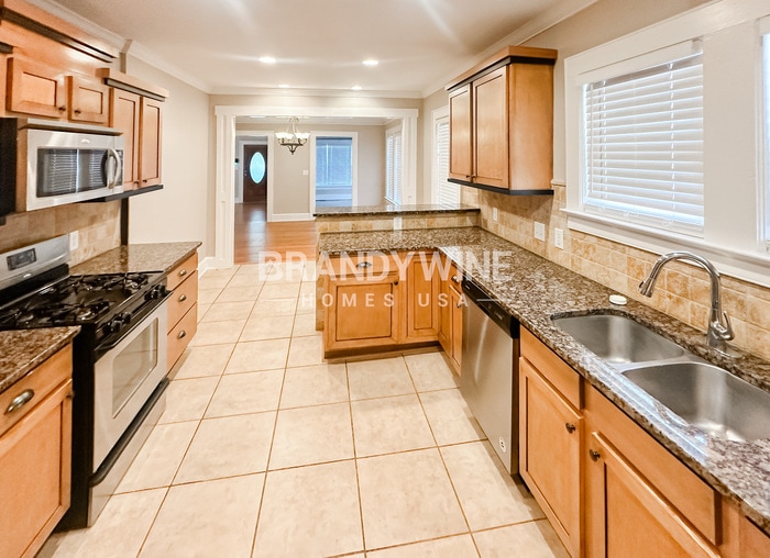 Building Photo - 1351 Jefferson Ave