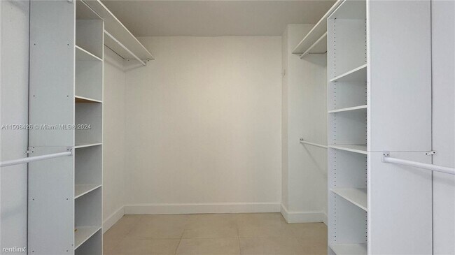 Building Photo - 3 br, 2 bath House - 1000 Parkview Dr Apt 415