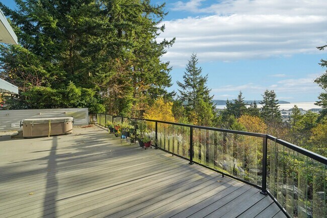 Building Photo - 5408 Sunset Ave